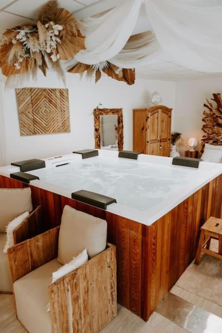 Suite De Charme Avec Jacuzzi Et Cabine Infrarouge Tubize Exterior foto